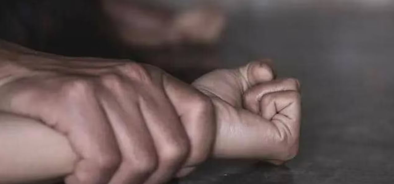 Assam: 16 ವರ್ಷದ ಬಾಲಕಿಯ ಮೇಲೆ ಅತ್ಯಾಚಾರ, ಕೊಲೆ ಮಾಡಿ ಶವವನ್ನು ನದಿಗೆ ಎಸೆದ ಆಟೋ ಚಾಲಕನ ಬಂಧನ Assam: 16 ವರ್ಷದ ಬಾಲಕಿಯ ಮೇಲೆ ಅತ್ಯಾಚಾರ, ಕೊಲೆ ಮಾಡಿ ಶವವನ್ನು ನದಿಗೆ ಎಸೆದ ಆಟೋ ಚಾಲಕನ ಬಂಧನ