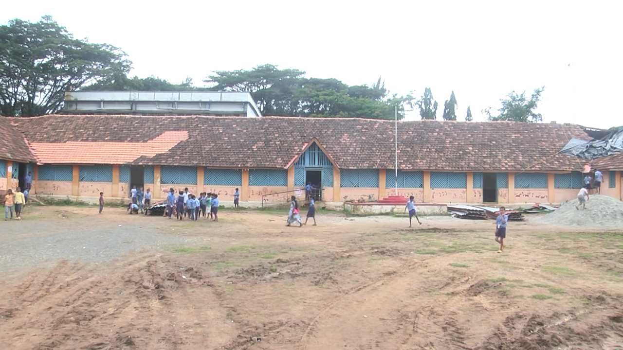 170 years old hangal government school reached a state of disrepair
