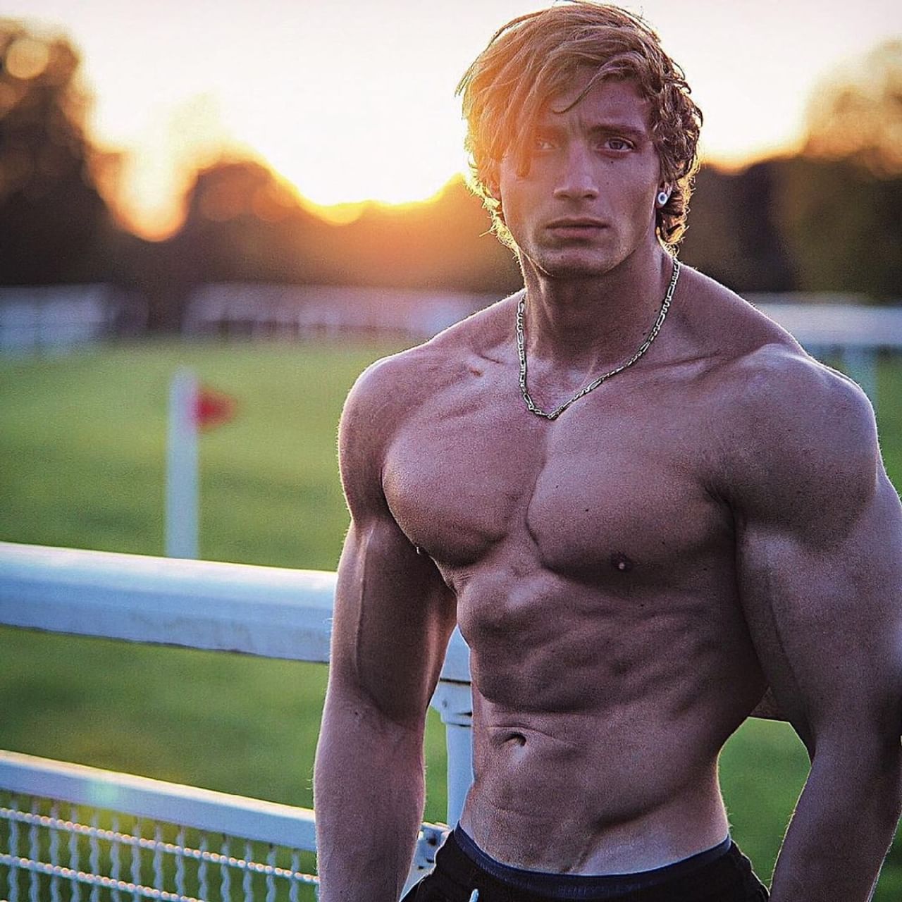 ಕನ್ನಡದ ಪೊಗರು ಸಿನಿಮಾದಲ್ಲಿ ನಟಿಸಿದ್ದ ಬಾಡಿಬಿಲ್ಡರ್ ಜೋ ಲಿಂಡ್ನರ್ ಅನುಮಾನಾಸ್ಪದವಾಗಿ ಸಾವಿಗೀಡಾಗಿದ್ದಾರೆ. ಅವರಿಗೆ 30 ವರ್ಷ ವಯಸ್ಸಾಗಿತ್ತು.