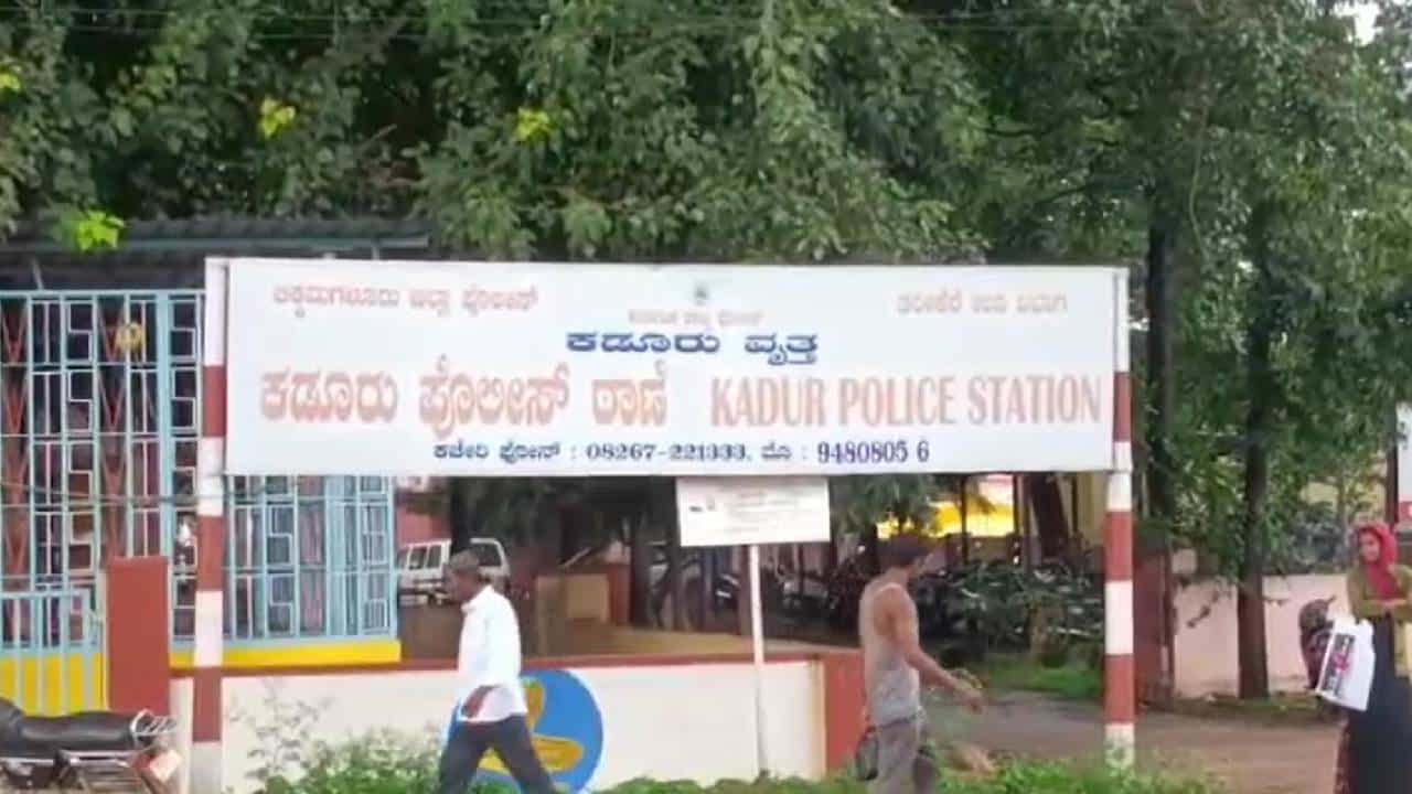 ಅನುಮಾನಾಸ್ಪದವಾಗಿ ಗೃಹಿಣಿ ಸಾವು: ಆರೋಪಿಯನ್ನು ರಕ್ಷಣೆಗೆ ನಿಂತರಾ ಪೊಲೀಸರು ? ಅನುಮಾನಾಸ್ಪದವಾಗಿ ಗೃಹಿಣಿ ಸಾವು: ಆರೋಪಿಯನ್ನು ರಕ್ಷಣೆಗೆ ನಿಂತರಾ ಪೊಲೀಸರು ?