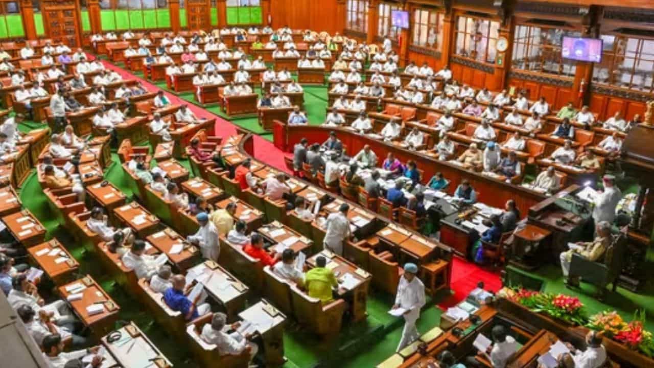 ಕರ್ನಾಟಕ ಬಜೆಟ್ 2023 ಯಾವಾಗ? ಯಾರು ಮಂಡಿಸಲಿದ್ದಾರೆ? ಲೈವ್ ವೀಕ್ಷಿಸುವುದು ಹೇಗೆ? ಇಲ್ಲಿದೆ ವಿವರ ಕರ್ನಾಟಕ ಬಜೆಟ್ 2023 ಯಾವಾಗ? ಯಾರು ಮಂಡಿಸಲಿದ್ದಾರೆ? ಲೈವ್ ವೀಕ್ಷಿಸುವುದು ಹೇಗೆ? ಇಲ್ಲಿದೆ ವಿವರ
