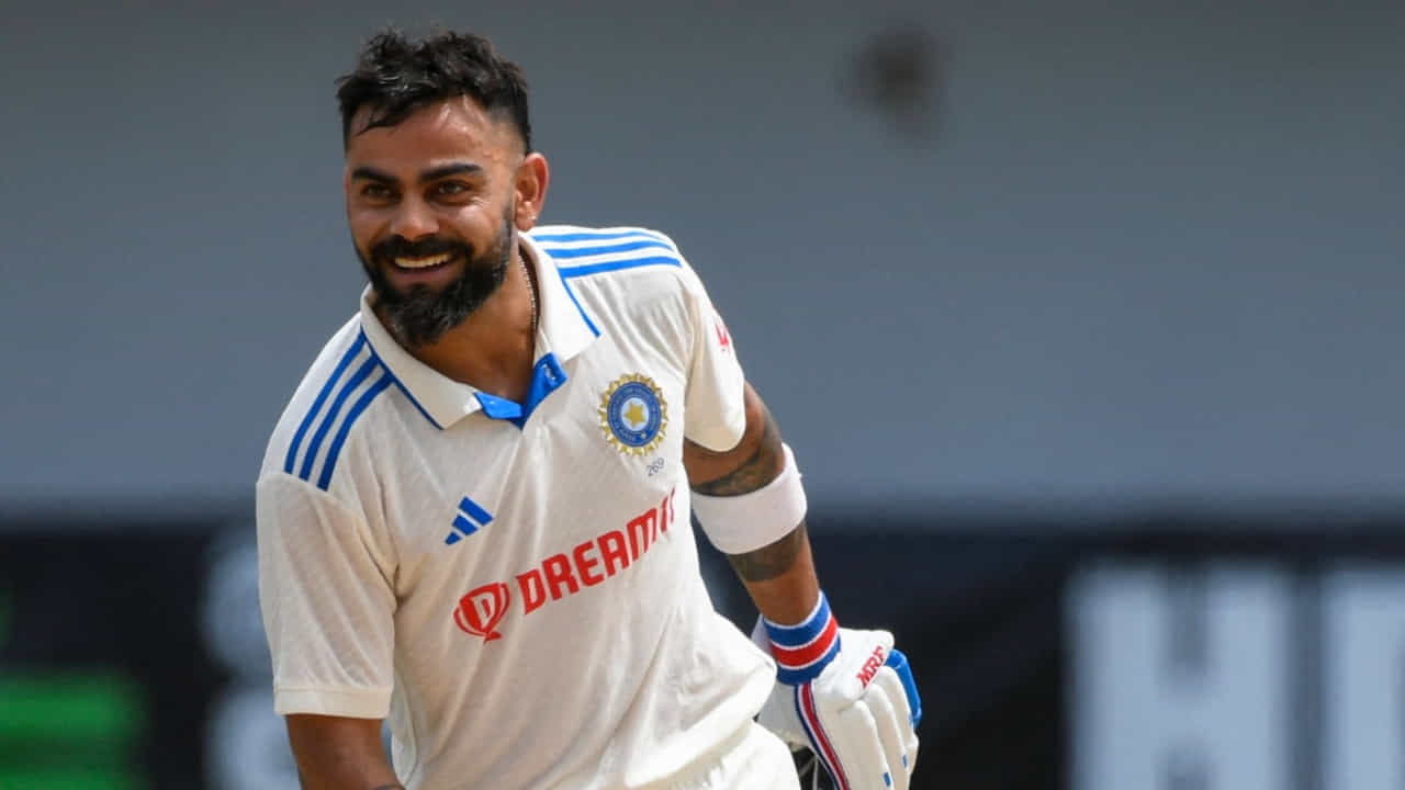ಈ ವರ್ಷದ ಮಾರ್ಚ್ನಲ್ಲಿ ಆಸ್ಟ್ರೇಲಿಯಾ ವಿರುದ್ಧ 186 ರನ್ಗಳ ಸ್ಮರಣೀಯ ಇನ್ನಿಂಗ್ಸ್ನೊಂದಿಗೆ ತಮ್ಮ ಟೆಸ್ಟ್ ಶತಕದ ಬರವನ್ನು ಕೊನೆಗೊಳಿಸಿದ ಕೊಹ್ಲಿ, ವೆಸ್ಟ್ ಇಂಡೀಸ್ ವಿರುದ್ಧ ನಡೆಯುತ್ತಿರುವ ಎರಡನೇ ಟೆಸ್ಟ್ ಪಂದ್ಯದಲ್ಲಿ ಅಮೋಘ ಶತಕ ಸಿಡಿಸಿ ಮಿಂಚಿದ್ದಾರೆ.