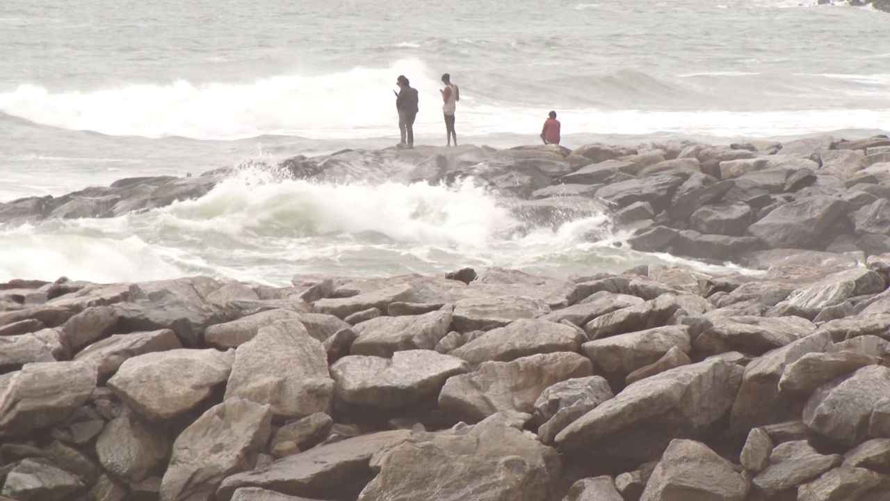 Maravanthe Beach: ಕಡಲ ಕೊರೆತದ ನಡುವೆ ಮರವಂತೆ ಬೀಚ್​ನಲ್ಲಿ ಪ್ರವಾಸಿಗರ ಹುಚ್ಚಾಟ, ಸಮುದ್ರಕ್ಕೆ ಇಳಿದು ಅನಾಹುತಕ್ಕೆ ಆಹ್ವಾನ