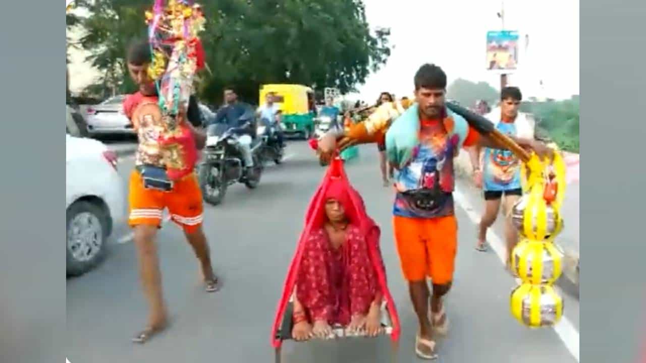 Viral Video: ಆಧುನಿಕ ಶ್ರವಣಕುಮಾರ; ತಾಯಿ ಮತ್ತು ಗಂಗಾಜಲ ಹೊತ್ತೊಯ್ದ ಯುವಕ