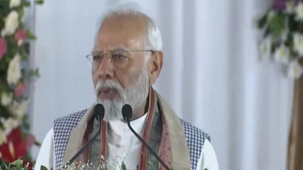 PM Modi in Chhattisgarh: ಕಾಂಗ್ರೆಸ್ನ 'ಪಂಜ' ನಿಮ್ಮ ಹಕ್ಕುಗಳನ್ನು ಕಿತ್ತುಕೊಳ್ಳುತ್ತಿದೆ: ವಿಜಯ್ ಸಂಕಲ್ಪ್ ಮಹಾರ್ಯಾಲಿಯಲ್ಲಿ ಮೋದಿ ವಾಗ್ದಾಳಿ PM Modi in Chhattisgarh: ಕಾಂಗ್ರೆಸ್ನ 'ಪಂಜ' ನಿಮ್ಮ ಹಕ್ಕುಗಳನ್ನು ಕಿತ್ತುಕೊಳ್ಳುತ್ತಿದೆ: ವಿಜಯ್ ಸಂಕಲ್ಪ್ ಮಹಾರ್ಯಾಲಿಯಲ್ಲಿ ಮೋದಿ ವಾಗ್ದಾಳಿ