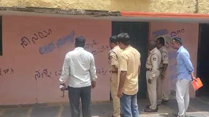 ಕೊಪ್ಪಳ: ಅಶ್ಲೀಲ‌ ಪದಗಳಿಗೆ ಬಣ್ಣ ಬಳಿಯುವುದೇ ಶಾಲಾ ಶಿಕ್ಷಕರಿಗೆ ನಿತ್ಯದ ಕೆಲಸ, ವಿಕೃತರ ಬಂಧನ ಯಾವಾಗಾ?