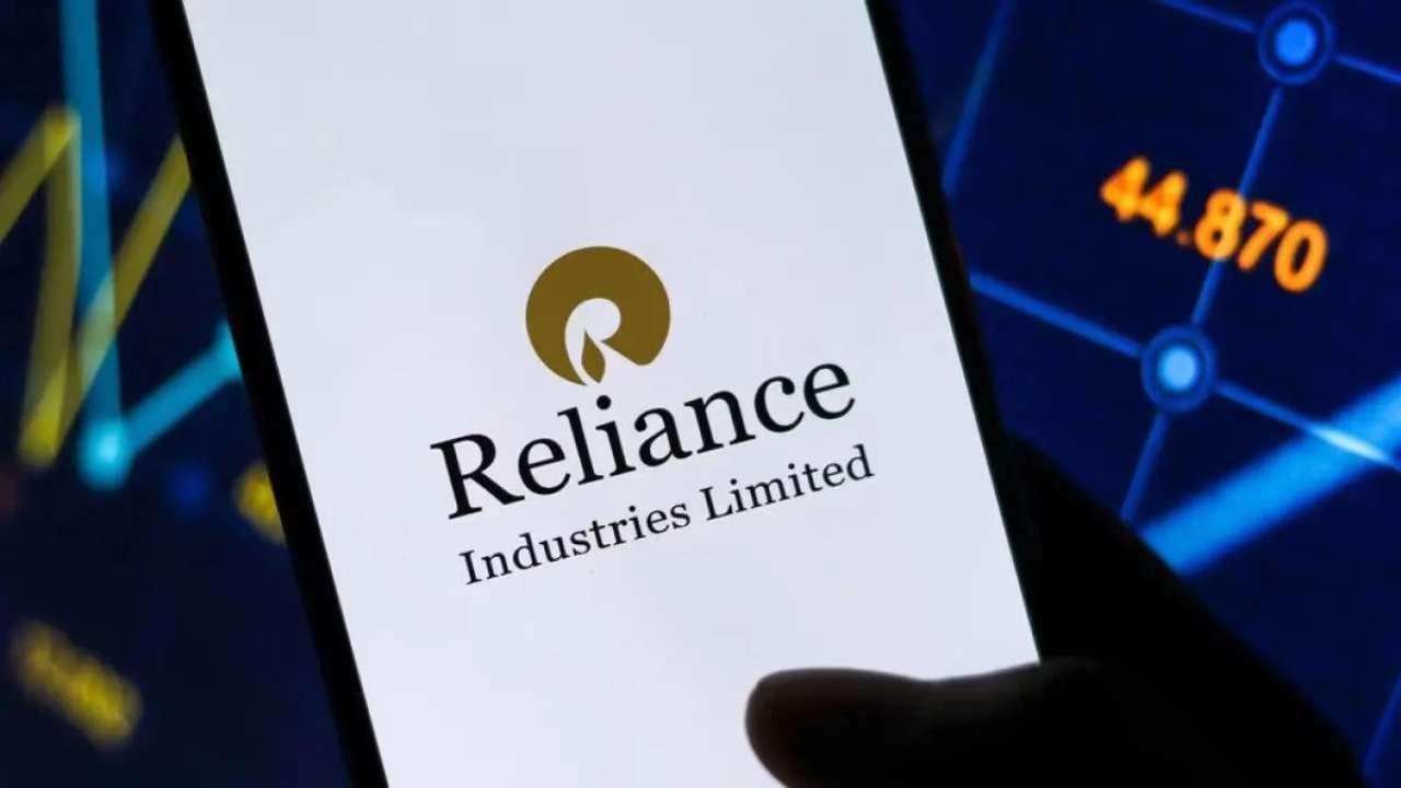 RIL: ರಿಲಾಯನ್ಸ್ ಇಂಡಸ್ಟ್ರೀಸ್​ನಿಂದ ಹಣಕಾಸು ಸೇವೆ ಪ್ರತ್ಯೇಕ; ಆರ್​ಐಎಲ್ ಷೇರುದಾರರಿಗೆ ಪ್ರತೀ ಷೇರಿಗೆ ಹೊಸ ಜಿಯೋ ಷೇರು ಉಚಿತ; ಇದು ನಿಜವಾ?