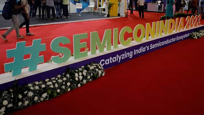 Semicon India: ಸೆಮಿಕಂಡಕ್ಟರ್ ಉದ್ಯಮ ಸ್ಥಾಪಿಸಬೇಕೆಂದರೆ ಗಂಡೆದೆ ಬೇಕು: ಭಾರತವನ್ನು ಶ್ಲಾಘಿಸಿದ ಫಾಕ್ಸ್​ಕಾನ್