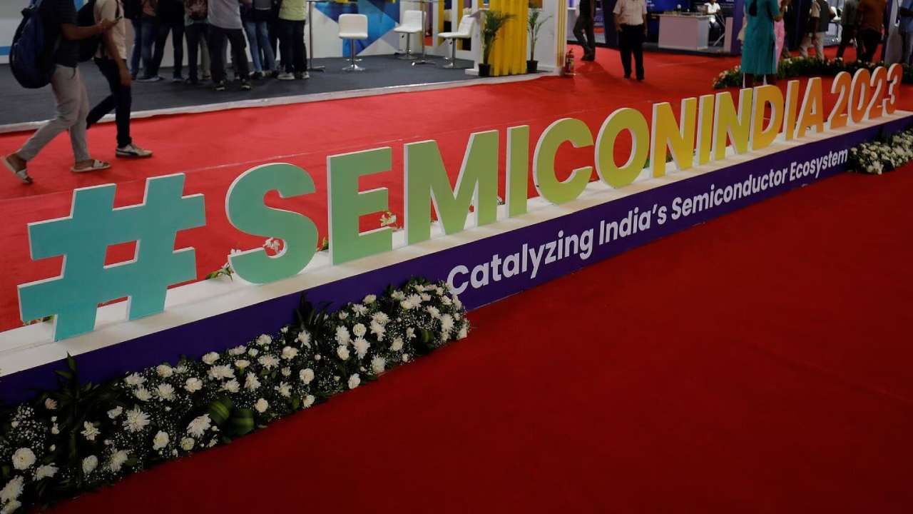 Semicon India: ಸೆಮಿಕಂಡಕ್ಟರ್ ಉದ್ಯಮ ಸ್ಥಾಪಿಸಬೇಕೆಂದರೆ ಗಂಡೆದೆ ಬೇಕು: ಭಾರತವನ್ನು ಶ್ಲಾಘಿಸಿದ ಫಾಕ್ಸ್​ಕಾನ್