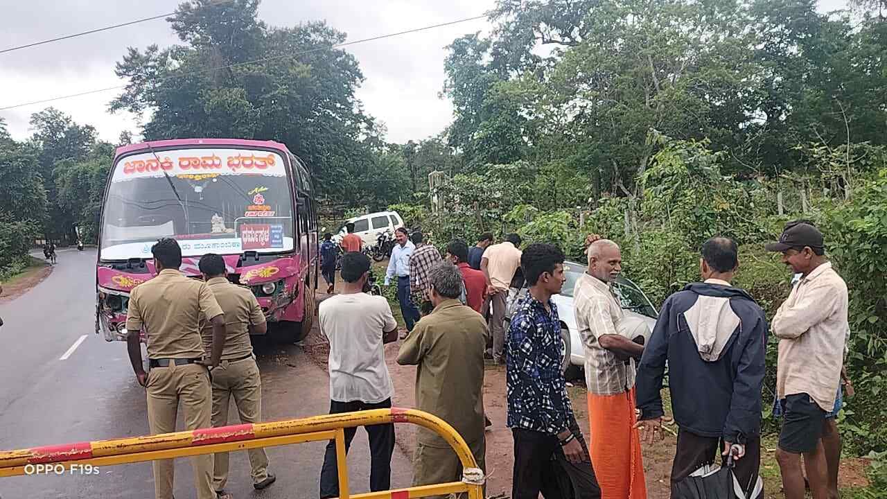 ಶಿವಮೊಗ್ಗ: ಐಗಿನಬೈಲು ಕ್ರಾಸ್​​​​ ಬಳಿ ಸರಣಿ ಅಪಘಾತ, ಕಾರಿನೊಳಗೆ ದನದ ಮಾಂಸ ಪತ್ತೆ