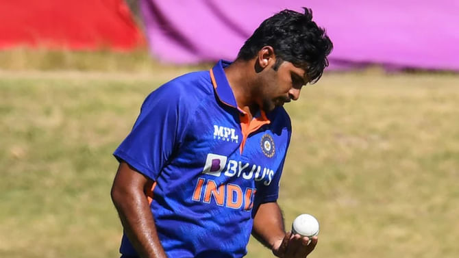 IND vs WI: ಮೊದಲ ಏಕದಿನ ಪಂದ್ಯಕ್ಕೆ ಶಾರ್ದೂಲ್ ಬದಲು ಮತ್ತೊಬ್ಬ ಆಲ್ರೌಂಡರ್ಗೆ ಅವಕಾಶ? IND vs WI: ಮೊದಲ ಏಕದಿನ ಪಂದ್ಯಕ್ಕೆ ಶಾರ್ದೂಲ್ ಬದಲು ಮತ್ತೊಬ್ಬ ಆಲ್ರೌಂಡರ್ಗೆ ಅವಕಾಶ?