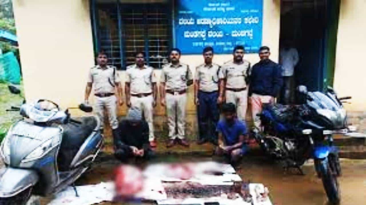 Shivamogga News: ತೀರ್ಥಹಳ್ಳಿಯಲ್ಲಿ ಜಿಂಕೆ ಶಿಕಾರಿ ಮಾಡಿದ ಇಬ್ಬರ ಬಂಧನ; ಆರೋಪಿಗಳಿಂದ 2 ಬೈಕ್ ವಶ Shivamogga News: ತೀರ್ಥಹಳ್ಳಿಯಲ್ಲಿ ಜಿಂಕೆ ಶಿಕಾರಿ ಮಾಡಿದ ಇಬ್ಬರ ಬಂಧನ; ಆರೋಪಿಗಳಿಂದ 2 ಬೈಕ್ ವಶ