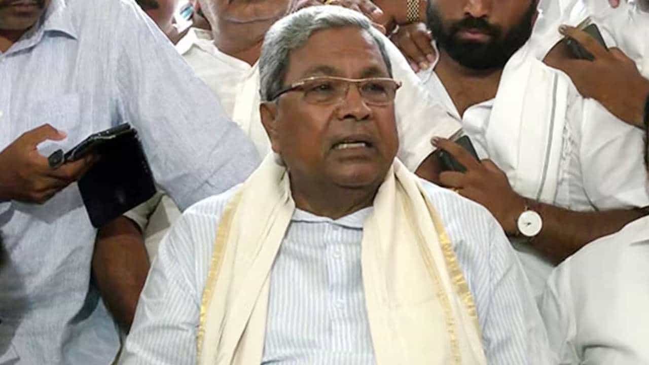 Karnataka Budget 2023 Size: ಕರ್ನಾಟಕ ಬಜೆಟ್ ಗಾತ್ರ 3.27 ಲಕ್ಷ ಕೋಟಿ ರೂ; 5 ಗ್ಯಾರಂಟಿಗಳ ಜಾರಿಗೆ 52,000 ಕೋಟಿ ರೂ Karnataka Budget 2023 Size: ಕರ್ನಾಟಕ ಬಜೆಟ್ ಗಾತ್ರ 3.27 ಲಕ್ಷ ಕೋಟಿ ರೂ; 5 ಗ್ಯಾರಂಟಿಗಳ ಜಾರಿಗೆ 52,000 ಕೋಟಿ ರೂ