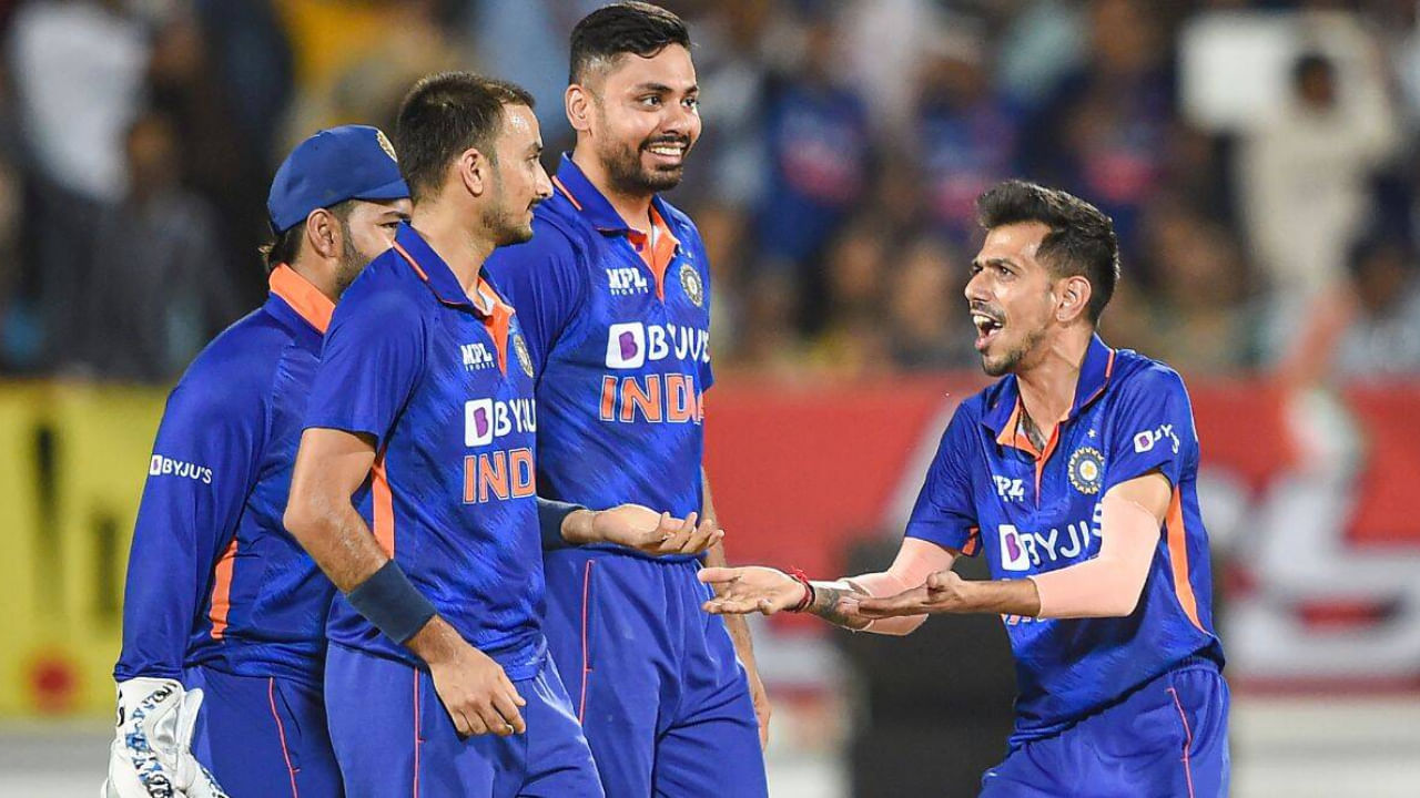 IND vs WI: ‘ಯಾವ ಆಧಾರದ ಮೇಲೆ ಆಯ್ಕೆ ಮಾಡಿದ್ರಿ’; ಟಿ20 ತಂಡದಲ್ಲಿ ಈ ಇಬ್ಬರ ಆಯ್ಕೆಗೆ ನೆಟ್ಟಿಗರ ಆಕ್ರೋಶ! IND vs WI: ‘ಯಾವ ಆಧಾರದ ಮೇಲೆ ಆಯ್ಕೆ ಮಾಡಿದ್ರಿ’; ಟಿ20 ತಂಡದಲ್ಲಿ ಈ ಇಬ್ಬರ ಆಯ್ಕೆಗೆ ನೆಟ್ಟಿಗರ ಆಕ್ರೋಶ!