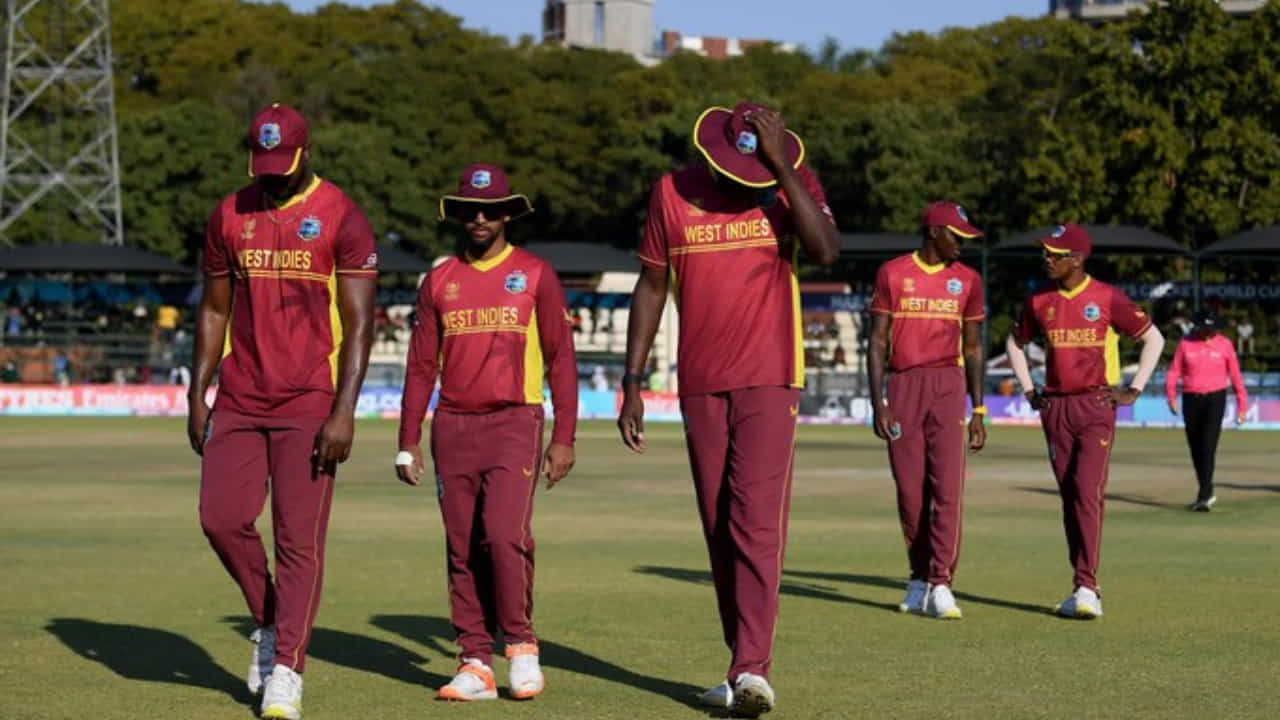 World Cup Qualifier: ಸ್ಕಾಟ್ಲೆಂಡ್ ಎದುರು ಸೋತ ವಿಂಡೀಸ್ ತಂಡಕ್ಕಿದೆ ವಿಶ್ವಕಪ್ ಆಡುವ ಕೊನೆಯ ಅವಕಾಶ! ಹೇಗೆ ಗೊತ್ತಾ? World Cup Qualifier: ಸ್ಕಾಟ್ಲೆಂಡ್ ಎದುರು ಸೋತ ವಿಂಡೀಸ್ ತಂಡಕ್ಕಿದೆ ವಿಶ್ವಕಪ್ ಆಡುವ ಕೊನೆಯ ಅವಕಾಶ! ಹೇಗೆ ಗೊತ್ತಾ?