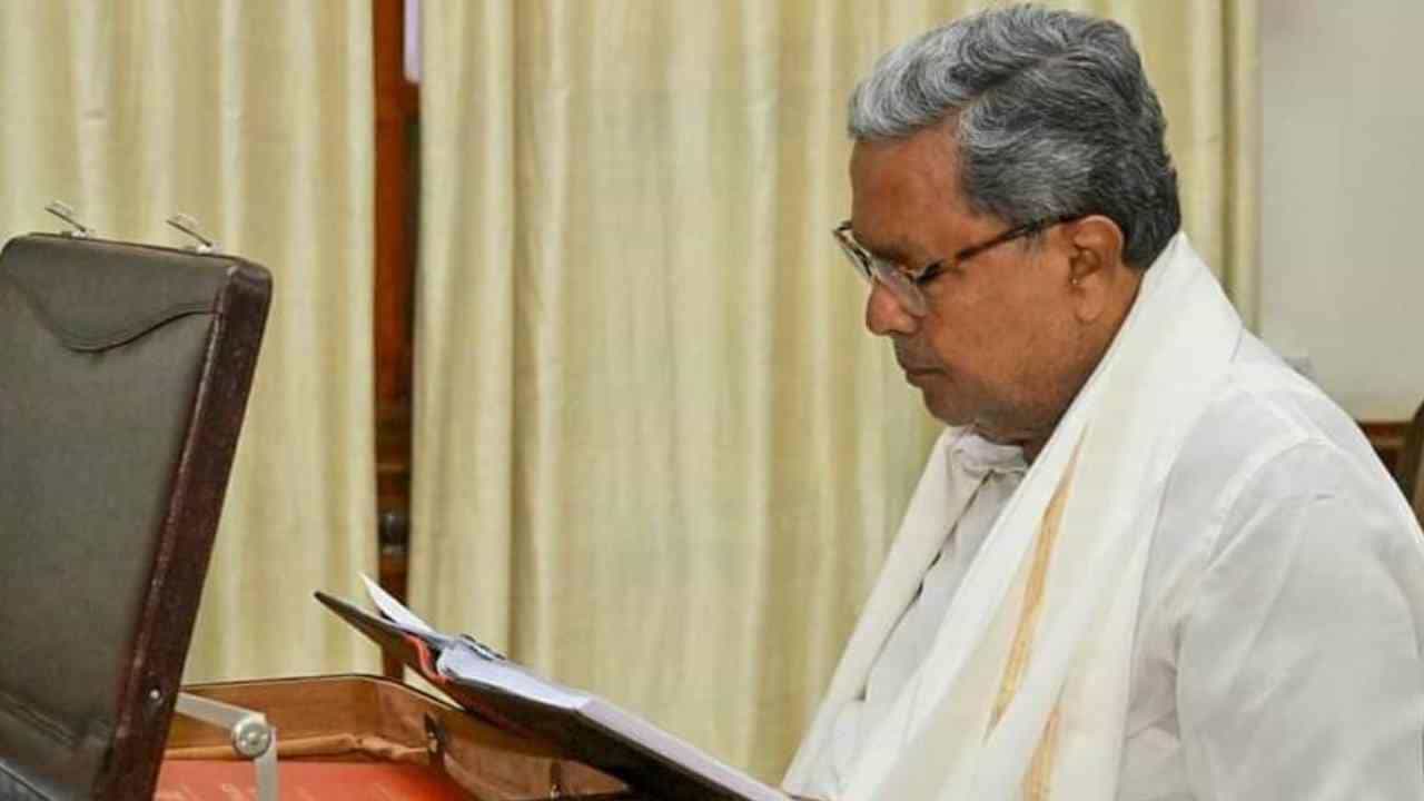 Karnataka Budget 2023: ಉದ್ಯಮ ಶಕ್ತಿ ಯೋಜನೆಯಡಿ 100 ಪೆಟ್ರೋಲ್ ಬಂಕ್ಗಳ ಸ್ಥಾಪನೆ, ಮಹಿಳಾ ಸ್ವಸಹಾಯ ಸಂಘಗಳ ಮೂಲಕ ನಿರ್ವಹಣೆ Karnataka Budget 2023: ಉದ್ಯಮ ಶಕ್ತಿ ಯೋಜನೆಯಡಿ 100 ಪೆಟ್ರೋಲ್ ಬಂಕ್ಗಳ ಸ್ಥಾಪನೆ, ಮಹಿಳಾ ಸ್ವಸಹಾಯ ಸಂಘಗಳ ಮೂಲಕ ನಿರ್ವಹಣೆ