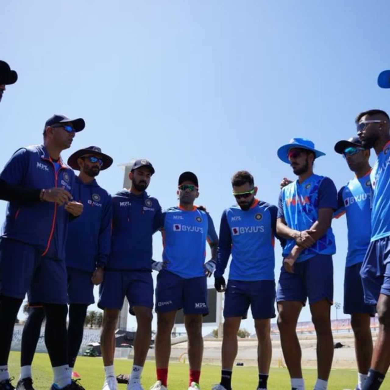 ಭಾರತವು ಏಷ್ಯಾಕಪ್ 2023 ಕ್ಕೆ ಸಕಲ ಸಿದ್ಧತೆ ನಡೆಸುತ್ತಿದೆ. ಟೀಮ್ ಇಂಡಿಯಾ ಸೆಪ್ಟೆಂಬರ್ 2 ರಂದು ಪಲ್ಲೆಕೆಲೆಯಲ್ಲಿ ಸಾಂಪ್ರದಾಯಿಕ ಎದುರಾಳಿ ಪಾಕಿಸ್ತಾನದ ವಿರುದ್ಧ ಆಡುವ ಮೂಲಕ ತನ್ನ ಅಭಿಯಾನವನ್ನು ಆರಂಭಿಸಲಿದೆ. ಇದಕ್ಕೂ ಮೊದಲು, ತಂಡವು ಬೆಂಗಳೂರು ಸಮೀಪದ ಆಲೂರಿನಲ್ಲಿ ಶಿಬಿರವನ್ನು ನಡೆಸುತ್ತಿದೆ.