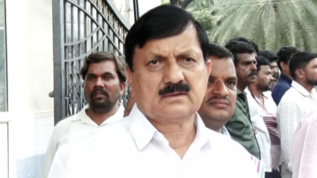 ಕೃಷಿಗೆ ಮೀಸಲಿಟ್ಟ ಹಣ ಗ್ಯಾರಂಟಿ ಯೋಜನೆಗೆ ಬಳಕೆ: ಕಾಂಗ್ರೆಸ್ ವಿರುದ್ಧ ಮಾಜಿ ಗೃಹ ಸಚಿವ ಆರಗ ಜ್ಞಾನೇಂದ್ರ ಕಿಡಿ ಕೃಷಿಗೆ ಮೀಸಲಿಟ್ಟ ಹಣ ಗ್ಯಾರಂಟಿ ಯೋಜನೆಗೆ ಬಳಕೆ: ಕಾಂಗ್ರೆಸ್ ವಿರುದ್ಧ ಮಾಜಿ ಗೃಹ ಸಚಿವ ಆರಗ ಜ್ಞಾನೇಂದ್ರ ಕಿಡಿ