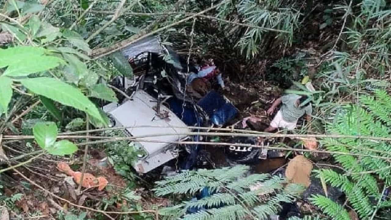 ಕೇರಳ: ವಯನಾಡ್ ಜಿಲ್ಲೆಯ ಮಾನಂತವಾಡಿಯಲ್ಲಿ ನಿಯಂತ್ರಣ ತಪ್ಪಿ ಕಂದಕಕ್ಕೆ ಬಿದ್ದ ಜೀಪ್, 9 ಸಾವು ಕೇರಳ: ವಯನಾಡ್ ಜಿಲ್ಲೆಯ ಮಾನಂತವಾಡಿಯಲ್ಲಿ ನಿಯಂತ್ರಣ ತಪ್ಪಿ ಕಂದಕಕ್ಕೆ ಬಿದ್ದ ಜೀಪ್, 9 ಸಾವು