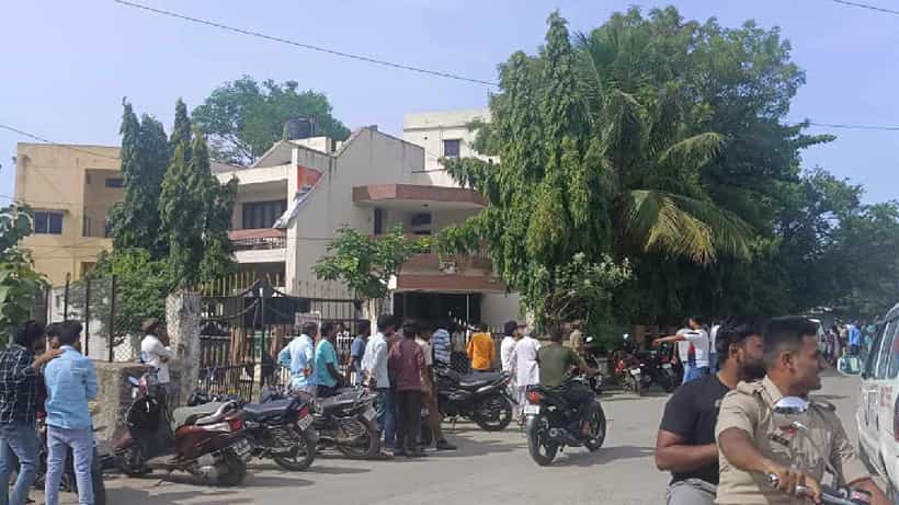 ಕಲಬುರಗಿ: ಕಾಂಗ್ರೆಸ್ ಶಾಸಕ ಅಜಯ್ ಸಿಂಗ್ ನಿವಾಸದ ಆವರಣದಲ್ಲಿ ವ್ಯಕ್ತಿ ಆತ್ಮಹತ್ಯೆ