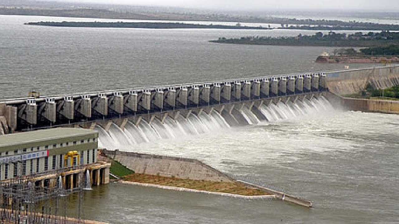 Karnataka Dam Water Level: ಕಳೆದ ಬಾರಿಗಿಂತ ಈ ವರ್ಷ ಆಲಮಟ್ಟಿಯಲ್ಲಿ ಹೆಚ್ಚು ನೀರು ಸಂಗ್ರಹ; ಆ.4ರ ರಾಜ್ಯದ ಪ್ರಮುಖ ಡ್ಯಾಂಗಳ ನೀರಿನ ಮಟ್ಟ ಇಲ್ಲಿದೆ Karnataka Dam Water Level: ಕಳೆದ ಬಾರಿಗಿಂತ ಈ ವರ್ಷ ಆಲಮಟ್ಟಿಯಲ್ಲಿ ಹೆಚ್ಚು ನೀರು ಸಂಗ್ರಹ; ಆ.4ರ ರಾಜ್ಯದ ಪ್ರಮುಖ ಡ್ಯಾಂಗಳ ನೀರಿನ ಮಟ್ಟ ಇಲ್ಲಿದೆ