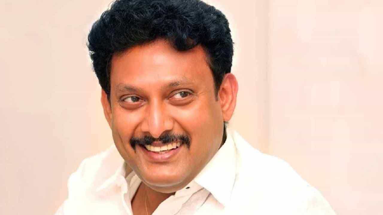 ತಮಿಳುನಾಡು ಶಿಕ್ಷಣ ಸಚಿವ ಅನ್ಬಿಲ್ ಮಹೇಶ್ಗೆ ಎದೆನೋವು, ಅಸ್ವಸ್ಥ; ಆಸ್ಪತ್ರೆಗೆ ಕರೆತರುವಾಗ ಬೆಂಗಳೂರು ಟ್ರಾಫಿಕ್ನಲ್ಲಿ ಸಿಲುಕಿ ಪರದಾಟ ತಮಿಳುನಾಡು ಶಿಕ್ಷಣ ಸಚಿವ ಅನ್ಬಿಲ್ ಮಹೇಶ್ಗೆ ಎದೆನೋವು, ಅಸ್ವಸ್ಥ; ಆಸ್ಪತ್ರೆಗೆ ಕರೆತರುವಾಗ ಬೆಂಗಳೂರು ಟ್ರಾಫಿಕ್ನಲ್ಲಿ ಸಿಲುಕಿ ಪರದಾಟ