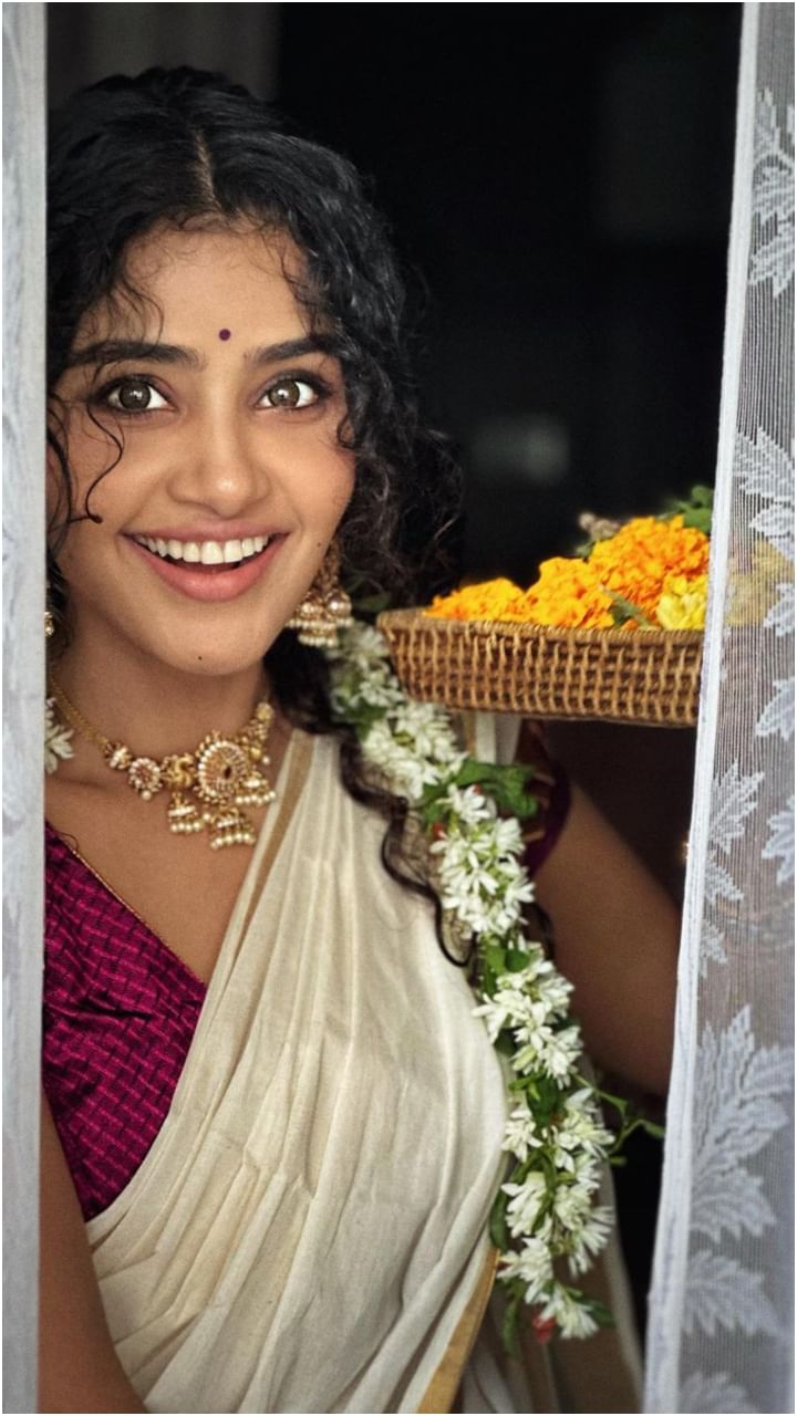 Anupama Parameswaran(23)