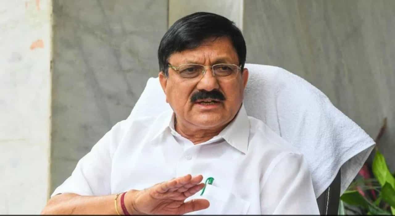 ಖರ್ಗೆ, ಖಂಡ್ರೆ ಮನ ನೋಯಿಸುವ ಉದ್ದೇಶವಿರಲಿಲ್ಲ; ವಿವಾದಿತ ಹೇಳಿಕೆಗೆ ವಿಷಾದ ವ್ಯಕ್ತಪಡಿಸಿದ ಅರಗ ಜ್ಞಾನೇಂದ್ರ ಖರ್ಗೆ, ಖಂಡ್ರೆ ಮನ ನೋಯಿಸುವ ಉದ್ದೇಶವಿರಲಿಲ್ಲ; ವಿವಾದಿತ ಹೇಳಿಕೆಗೆ ವಿಷಾದ ವ್ಯಕ್ತಪಡಿಸಿದ ಅರಗ ಜ್ಞಾನೇಂದ್ರ