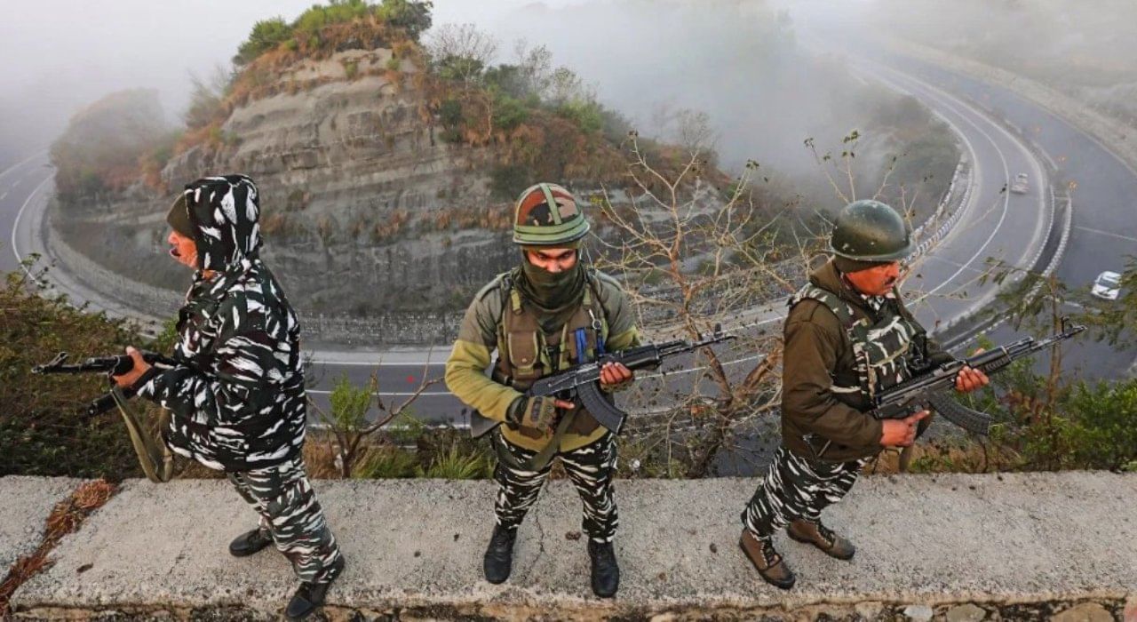 Gallantry awards: 4 ಕೀರ್ತಿ ಚಕ್ರ, 11 ಶೌರ್ಯ ಚಕ್ರ ಸೇರಿದಂತೆ 76 ಶೌರ್ಯ ಪ್ರಶಸ್ತಿ ಘೋಷಿಸಿದ ರಾಷ್ಟ್ರಪತಿ ದ್ರೌಪದಿ ಮುರ್ಮು Gallantry awards: 4 ಕೀರ್ತಿ ಚಕ್ರ, 11 ಶೌರ್ಯ ಚಕ್ರ ಸೇರಿದಂತೆ 76 ಶೌರ್ಯ ಪ್ರಶಸ್ತಿ ಘೋಷಿಸಿದ ರಾಷ್ಟ್ರಪತಿ ದ್ರೌಪದಿ ಮುರ್ಮು
