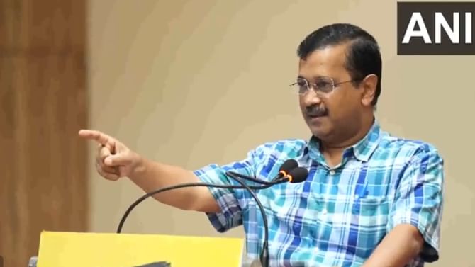 ನಿಮ್ಮ ಚಾಚಾ ಬಂದಿದ್ದಾರೆ, ಮಾಮನನ್ನು ನಂಬಬೇಡಿ’: ಮಧ್ಯಪ್ರದೇಶ ಸಿಎಂ ಶಿವರಾಜ್ ಚೌಹಾಣ್ ವಿರುದ್ಧ ಕೇಜ್ರಿವಾಲ್ ವಾಗ್ದಾಳಿ ನಿಮ್ಮ ಚಾಚಾ ಬಂದಿದ್ದಾರೆ, ಮಾಮನನ್ನು ನಂಬಬೇಡಿ’: ಮಧ್ಯಪ್ರದೇಶ ಸಿಎಂ ಶಿವರಾಜ್ ಚೌಹಾಣ್ ವಿರುದ್ಧ ಕೇಜ್ರಿವಾಲ್ ವಾಗ್ದಾಳಿ