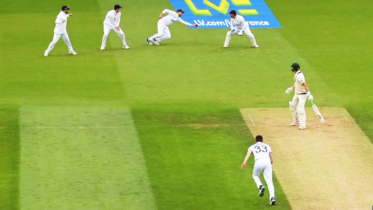 Ashes 2023: ಇಂಗ್ಲೆಂಡ್-ಆಸ್ಟ್ರೇಲಿಯಾ ನಡುವಣ ಪ್ರತಿಷ್ಠಿತ ಆ್ಯಶಸ್ ಸರಣಿಗೆ ತೆರೆಬಿದ್ದಿದೆ. 5 ಪಂದ್ಯಗಳ ಈ ಸರಣಿಯ ಮೊದಲೆರಡು ಪಂದ್ಯಗಳಲ್ಲಿ ಆಸ್ಟ್ರೇಲಿಯಾ ಜಯ ಸಾಧಿಸಿದರೆ, 3ನೇ ಹಾಗೂ 5ನೇ ಪಂದ್ಯದಲ್ಲಿ ಇಂಗ್ಲೆಂಡ್ ಗೆಲುವು ದಾಖಲಿಸಿದೆ.