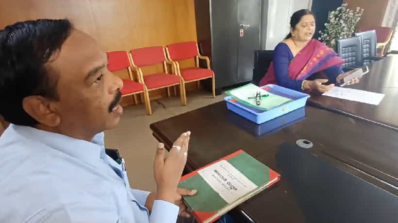 ಬಾಗಲಕೋಟೆ: ಜಿಲ್ಲಾ ವೈದ್ಯಾಧಿಕಾರಿ ಖುರ್ಚಿಗಾಗಿ ಮತ್ತೆ ಕಿತ್ತಾಟ -ಅಳಿಯನ ಮೇಲೆ ಮತ್ತೊಮ್ಮೆ ಪ್ರೀತಿ ತೋರಿದರಾ ಹೆಚ್ ವೈ ಮೇಟಿ?