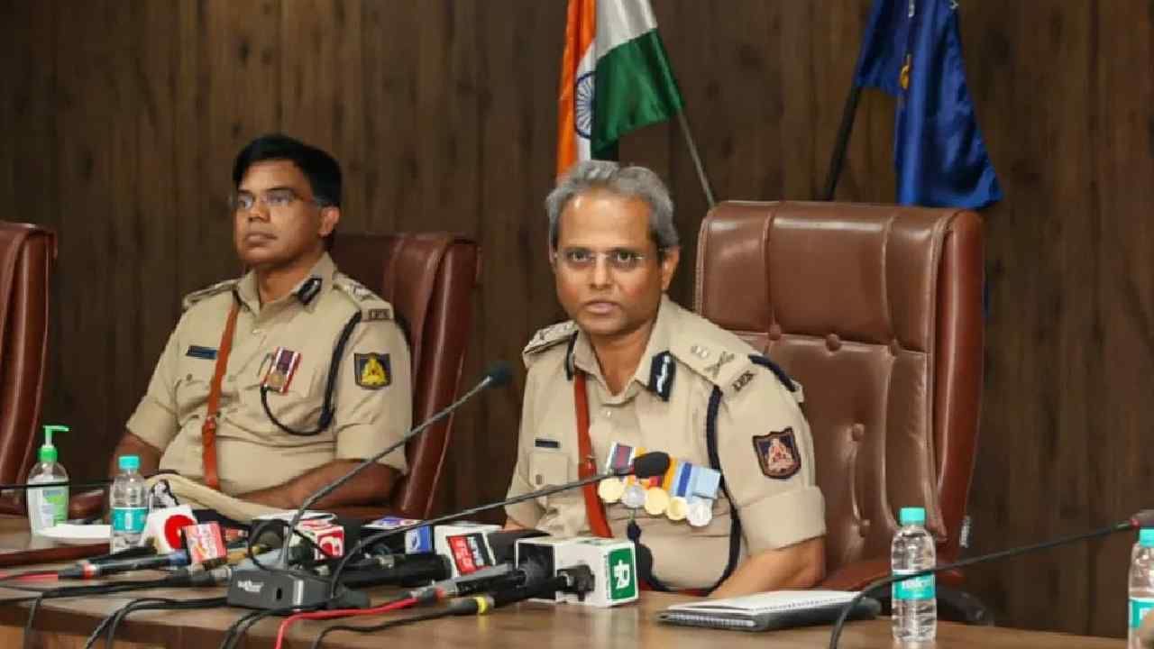 ರಸ್ತೆ ಜಗಳ, ನೈತಿಕ ಪೊಲೀಸ್ ಗಿರಿ ವಿರುದ್ಧ ಕಠಿಣ ಕ್ರಮ: ನೆಟ್ಟಿಗರಿಗೆ ಭರವಸೆ ನೀಡಿದ ಬೆಂಗಳೂರು ಪೊಲೀಸ್ ಆಯುಕ್ತ ರಸ್ತೆ ಜಗಳ, ನೈತಿಕ ಪೊಲೀಸ್ ಗಿರಿ ವಿರುದ್ಧ ಕಠಿಣ ಕ್ರಮ: ನೆಟ್ಟಿಗರಿಗೆ ಭರವಸೆ ನೀಡಿದ ಬೆಂಗಳೂರು ಪೊಲೀಸ್ ಆಯುಕ್ತ