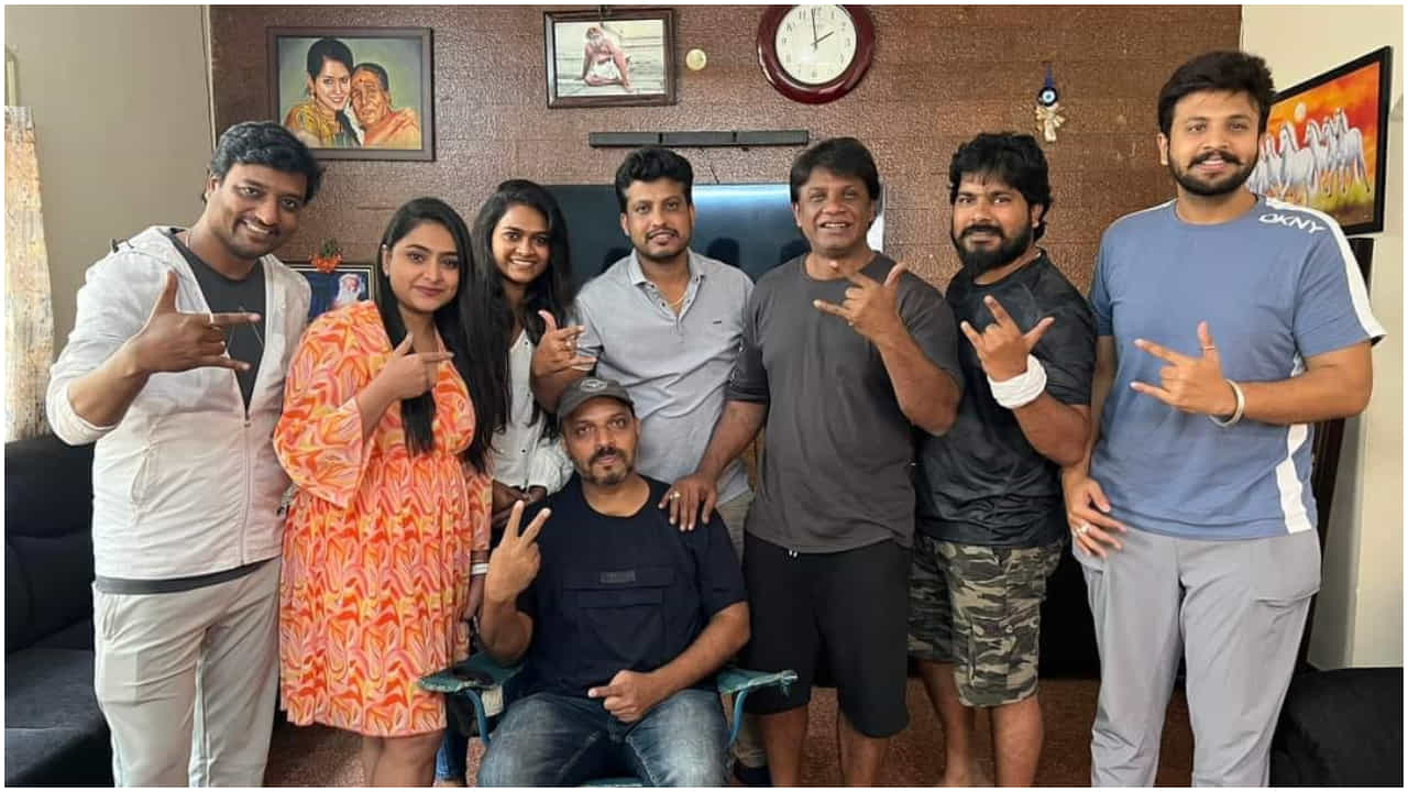 ಗೀತಸಾಹಿತಿ ಕವಿರಾಜ್ ಜನ್ಮದಿನ: ದೊಡ್ಡ ಪಾರ್ಟಿ ಬೇಡ, ಬೈಟೂ ಟೀ ಸಾಕು ಅಂತಿದೆ ‘ಭೀಮ’ ತಂಡ ಗೀತಸಾಹಿತಿ ಕವಿರಾಜ್ ಜನ್ಮದಿನ: ದೊಡ್ಡ ಪಾರ್ಟಿ ಬೇಡ, ಬೈಟೂ ಟೀ ಸಾಕು ಅಂತಿದೆ ‘ಭೀಮ’ ತಂಡ