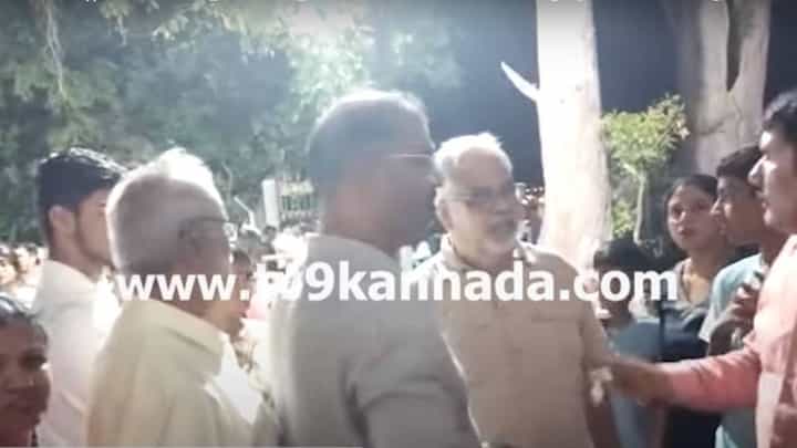 ಮಂಡ್ಯ: ಬೃಂದಾವನದಲ್ಲಿ ಐವರು ಪ್ರವಾಸಿಗರನ್ನು ಕಚ್ಚಿದ ಹುಚ್ಚುನಾಯಿ, ಬೇಜವಾಬ್ದಾರಿತನ ಪ್ರದರ್ಶಶಿಸಿದ ಅಧಿಕಾರಿಗಳು ಮಂಡ್ಯ: ಬೃಂದಾವನದಲ್ಲಿ ಐವರು ಪ್ರವಾಸಿಗರನ್ನು ಕಚ್ಚಿದ ಹುಚ್ಚುನಾಯಿ, ಬೇಜವಾಬ್ದಾರಿತನ ಪ್ರದರ್ಶಶಿಸಿದ ಅಧಿಕಾರಿಗಳು