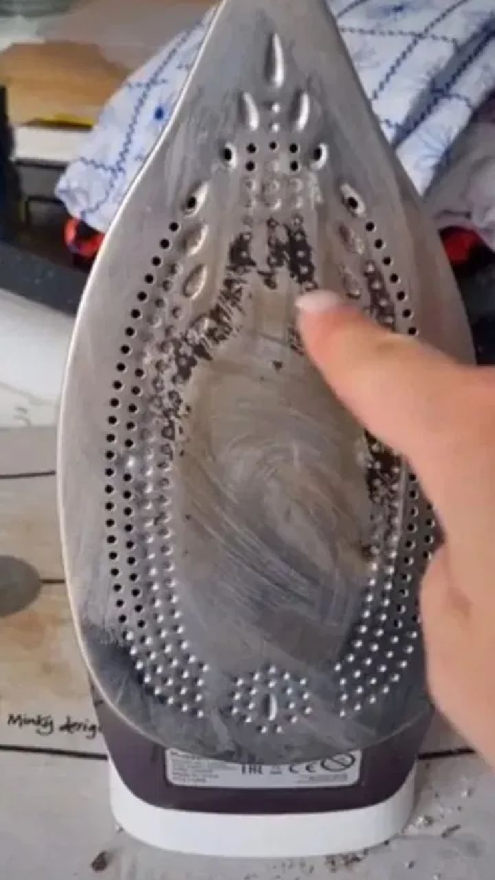 Burnt iron box (4)