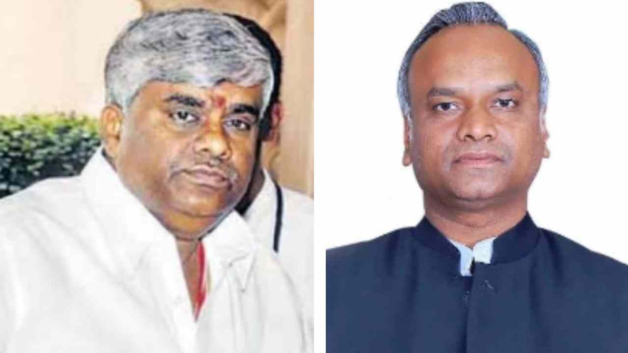 ಶಾಸಕತ್ವ ಅಸಿಂಧು ಕೋರಿ ಅರ್ಜಿ: ಮಾಜಿ ಸಚಿವ ಹೆಚ್ಡಿ ರೇವಣ್ಣಗೆ ಹೈಕೋರ್ಟ್ ನೋಟಿಸ್, ಸಚಿವ ಪ್ರಿಯಾಂಕ್ ಖರ್ಗೆಗೆ ಸಮನ್ಸ್ ಜಾರಿ ಶಾಸಕತ್ವ ಅಸಿಂಧು ಕೋರಿ ಅರ್ಜಿ: ಮಾಜಿ ಸಚಿವ ಹೆಚ್ಡಿ ರೇವಣ್ಣಗೆ ಹೈಕೋರ್ಟ್ ನೋಟಿಸ್, ಸಚಿವ ಪ್ರಿಯಾಂಕ್ ಖರ್ಗೆಗೆ ಸಮನ್ಸ್ ಜಾರಿ