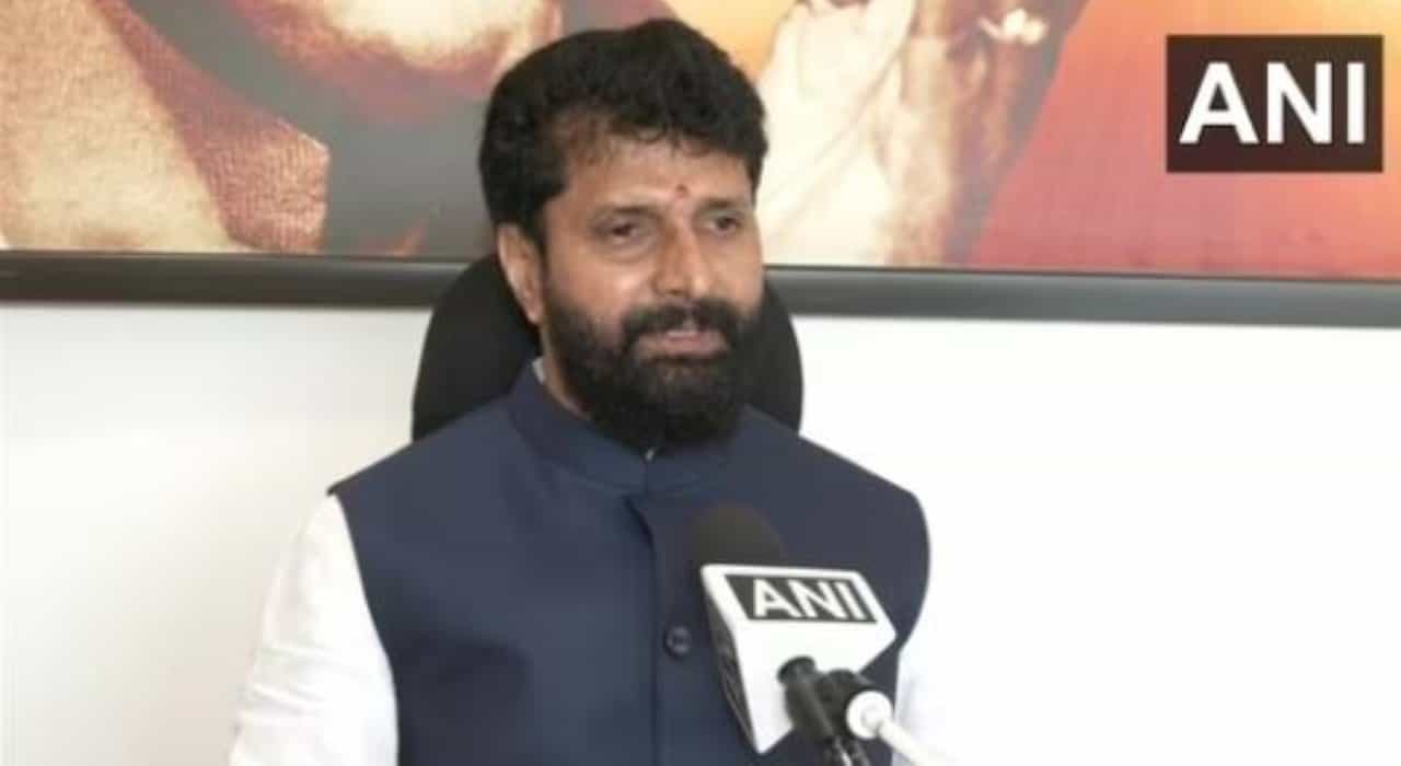 ಸಿಎಂಗೆ ಶಾಸಕರು ಬರೆದ ಪತ್ರ ನಕಲಿ ಅಲ್ಲ ಅಸಲಿ ಎಂದ ಸಿಟಿ ರವಿ ಕೊಟ್ಟ ಕಾರಣ ಏನು? ಇಲ್ಲಿದೆ ನೋಡಿ ಸಿಎಂಗೆ ಶಾಸಕರು ಬರೆದ ಪತ್ರ ನಕಲಿ ಅಲ್ಲ ಅಸಲಿ ಎಂದ ಸಿಟಿ ರವಿ ಕೊಟ್ಟ ಕಾರಣ ಏನು? ಇಲ್ಲಿದೆ ನೋಡಿ