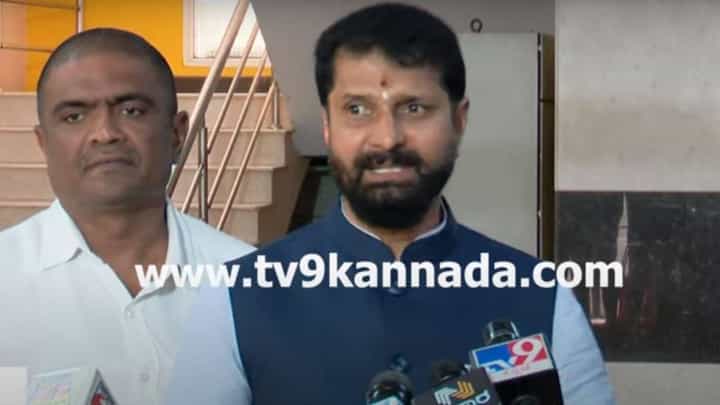 ಸರ್ಕಾರ ಅತಿಯಾಗಿ ವರ್ತಿಸಿದರೆ ಹಸ್ತಕ್ಕೆ ಆಪರೇಷನ್ ಹೇಗೆ ಮಾಡಬೇಕೆಂದು ನಮಗೆ ಚೆನ್ನಾಗಿ ಗೊತ್ತು: ಸಿಟಿ ರವಿ, ಬಿಜೆಪಿ ನಾಯಕ ಸರ್ಕಾರ ಅತಿಯಾಗಿ ವರ್ತಿಸಿದರೆ ಹಸ್ತಕ್ಕೆ ಆಪರೇಷನ್ ಹೇಗೆ ಮಾಡಬೇಕೆಂದು ನಮಗೆ ಚೆನ್ನಾಗಿ ಗೊತ್ತು: ಸಿಟಿ ರವಿ, ಬಿಜೆಪಿ ನಾಯಕ