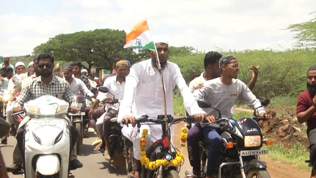 ಚಂದ್ರಯಾನ 3 ಯಶಸ್ವಿ: ಪ್ರಾರ್ಥನೆ ಸಲ್ಲಿಸಲು ಸೈಕಲ್ನಲ್ಲೇ 25 ಸಾವಿರ ಕಿಮೀ ದೂರದ ಮೆಕ್ಕಾಗೆ ಹೊರಟ ಬಾಗಲಕೋಟೆ ಯುವಕ ಚಂದ್ರಯಾನ 3 ಯಶಸ್ವಿ: ಪ್ರಾರ್ಥನೆ ಸಲ್ಲಿಸಲು ಸೈಕಲ್ನಲ್ಲೇ 25 ಸಾವಿರ ಕಿಮೀ ದೂರದ ಮೆಕ್ಕಾಗೆ ಹೊರಟ ಬಾಗಲಕೋಟೆ ಯುವಕ