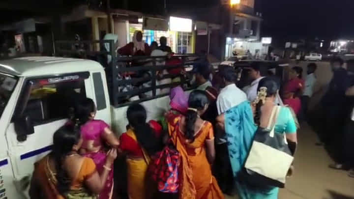 ಶಕ್ತಿ ಯೋಜನೆ ಅಡ್ಡ ಪರಿಣಾಮ! ಕಾಫಿನಾಡಲ್ಲಿ ಸರ್ಕಾರಿ ಬಸ್ಸುಗಳು ಇಲ್ಲದೆ ಸುಗಮ ಪ್ರಯಾಣಕ್ಕಾಗಿ ಭಕ್ತರು, ಪ್ರವಾಸಿಗರು ಪರದಾಟ ಶಕ್ತಿ ಯೋಜನೆ ಅಡ್ಡ ಪರಿಣಾಮ! ಕಾಫಿನಾಡಲ್ಲಿ ಸರ್ಕಾರಿ ಬಸ್ಸುಗಳು ಇಲ್ಲದೆ ಸುಗಮ ಪ್ರಯಾಣಕ್ಕಾಗಿ ಭಕ್ತರು, ಪ್ರವಾಸಿಗರು ಪರದಾಟ