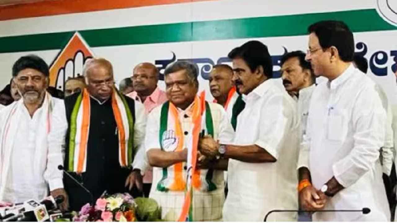 ಲೋಕಸಭೆ ಚುನಾವಣಾ ಅಖಾಡಕ್ಕೆ ಕಾಂಗ್ರೆಸ್ ಸಜ್ಜು: ಜಗದೀಶ್ ಶೆಟ್ಟರ್ಗೆ ಹೈಕಮಾಂಡ್ ಬುಲಾವ್, ಕುತೂಹಲ ಮೂಡಿಸಿದ ಕೈ ನಡೆ ಲೋಕಸಭೆ ಚುನಾವಣಾ ಅಖಾಡಕ್ಕೆ ಕಾಂಗ್ರೆಸ್ ಸಜ್ಜು: ಜಗದೀಶ್ ಶೆಟ್ಟರ್ಗೆ ಹೈಕಮಾಂಡ್ ಬುಲಾವ್, ಕುತೂಹಲ ಮೂಡಿಸಿದ ಕೈ ನಡೆ