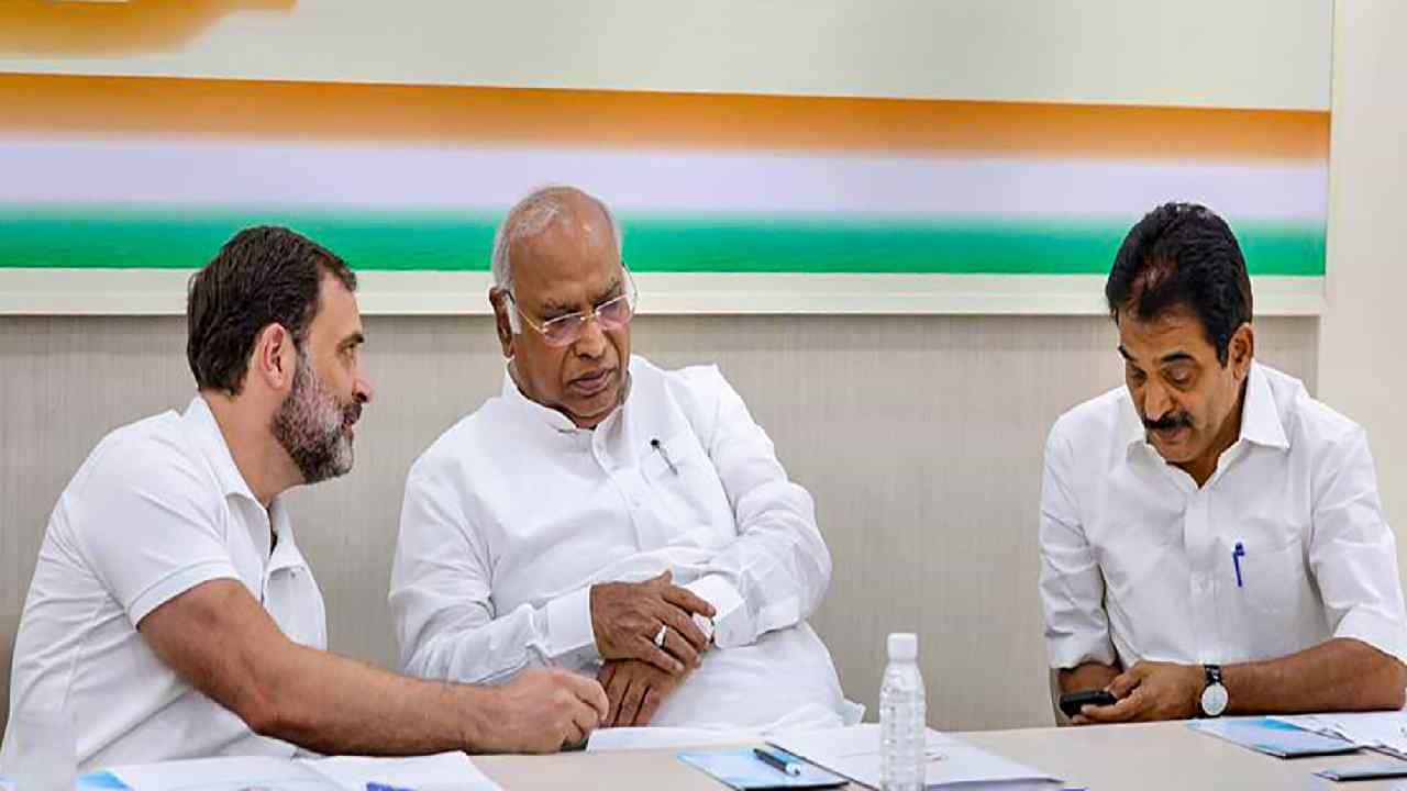 ಕಾಂಗ್ರೆಸ್ ಕಾರ್ಯಕಾರಿ ಸಮಿತಿ ಪಟ್ಟಿ ಬಿಡುಗಡೆ, ಕರ್ನಾಟಕದ ಮೂವರಿಗೆ ಸ್ಥಾನ ಕಾಂಗ್ರೆಸ್ ಕಾರ್ಯಕಾರಿ ಸಮಿತಿ ಪಟ್ಟಿ ಬಿಡುಗಡೆ, ಕರ್ನಾಟಕದ ಮೂವರಿಗೆ ಸ್ಥಾನ