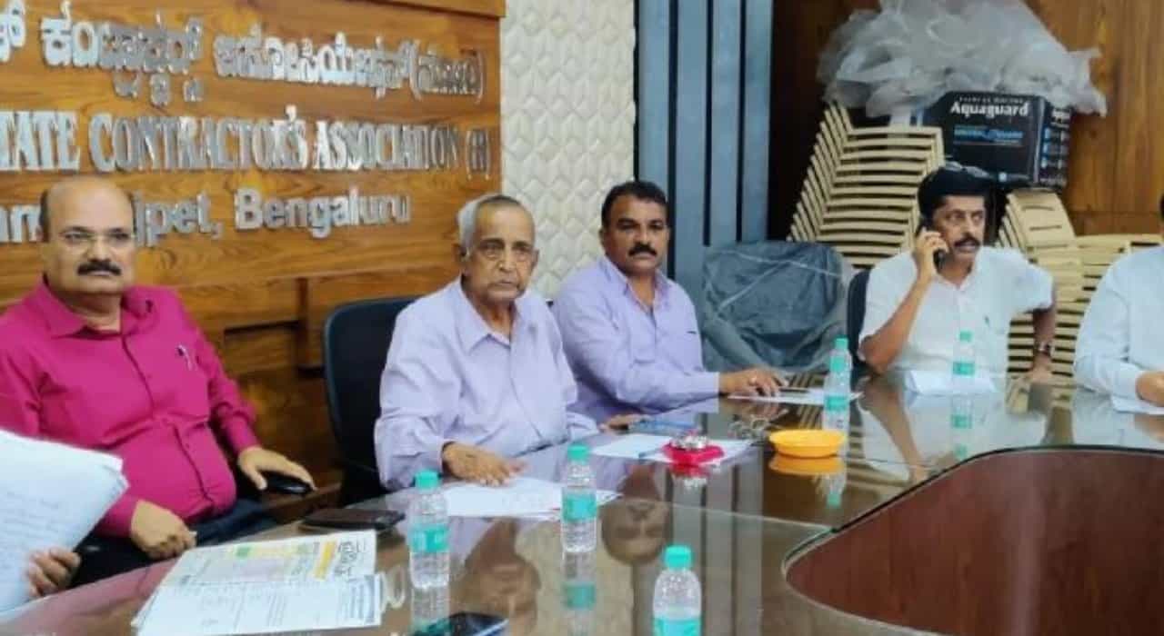 Kempanna Press Meet: ಯಾವ ಸಚಿವರು ಕಮಿಷನ್ ಕೇಳಿಲ್ಲ, ಸರ್ಕಾರಕ್ಕೆ ಕ್ಲೀನ್ ಚೀಟ್ ನೀಡಿದ ಗುತ್ತಿಗೆದಾರರ ಸಂಘದ ಅಧ್ಯಕ್ಷ ಕೆಂಪಣ್ಣ Kempanna Press Meet: ಯಾವ ಸಚಿವರು ಕಮಿಷನ್ ಕೇಳಿಲ್ಲ, ಸರ್ಕಾರಕ್ಕೆ ಕ್ಲೀನ್ ಚೀಟ್ ನೀಡಿದ ಗುತ್ತಿಗೆದಾರರ ಸಂಘದ ಅಧ್ಯಕ್ಷ ಕೆಂಪಣ್ಣ