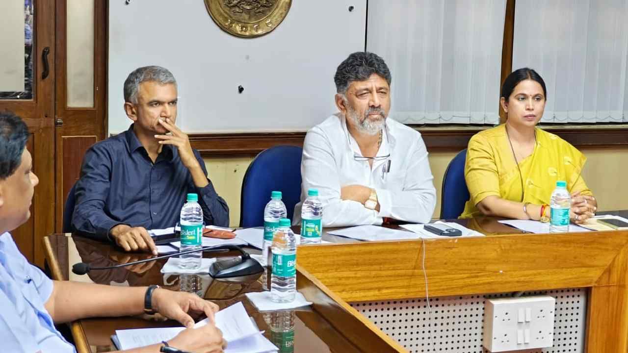 ಆಗಸ್ಟ್ 27 ರಂದು ರಾಜ್ಯದ 11 ಸಾವಿರ ಕಡೆ ಗೃಹಲಕ್ಷ್ಮೀ ಯೋಜನೆಗೆ ಚಾಲನೆ: ಡಿಕೆ ಶಿವಕುಮಾರ್ ಆಗಸ್ಟ್ 27 ರಂದು ರಾಜ್ಯದ 11 ಸಾವಿರ ಕಡೆ ಗೃಹಲಕ್ಷ್ಮೀ ಯೋಜನೆಗೆ ಚಾಲನೆ: ಡಿಕೆ ಶಿವಕುಮಾರ್
