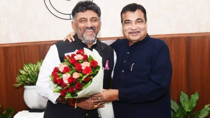 ನಿತಿನ್ ಗಡ್ಕರಿ ಭೇಟಿಯಾದ ಡಿಕೆ ಶಿವಕುಮಾರ್: ಬೆಂಗಳೂರು ನಗರಾಭಿವೃದ್ಧಿ, ಟ್ರಾಫಿಕ್ ನಿಯಂತ್ರಣದ ಬಗ್ಗೆ ಚರ್ಚೆ ನಿತಿನ್ ಗಡ್ಕರಿ ಭೇಟಿಯಾದ ಡಿಕೆ ಶಿವಕುಮಾರ್: ಬೆಂಗಳೂರು ನಗರಾಭಿವೃದ್ಧಿ, ಟ್ರಾಫಿಕ್ ನಿಯಂತ್ರಣದ ಬಗ್ಗೆ ಚರ್ಚೆ