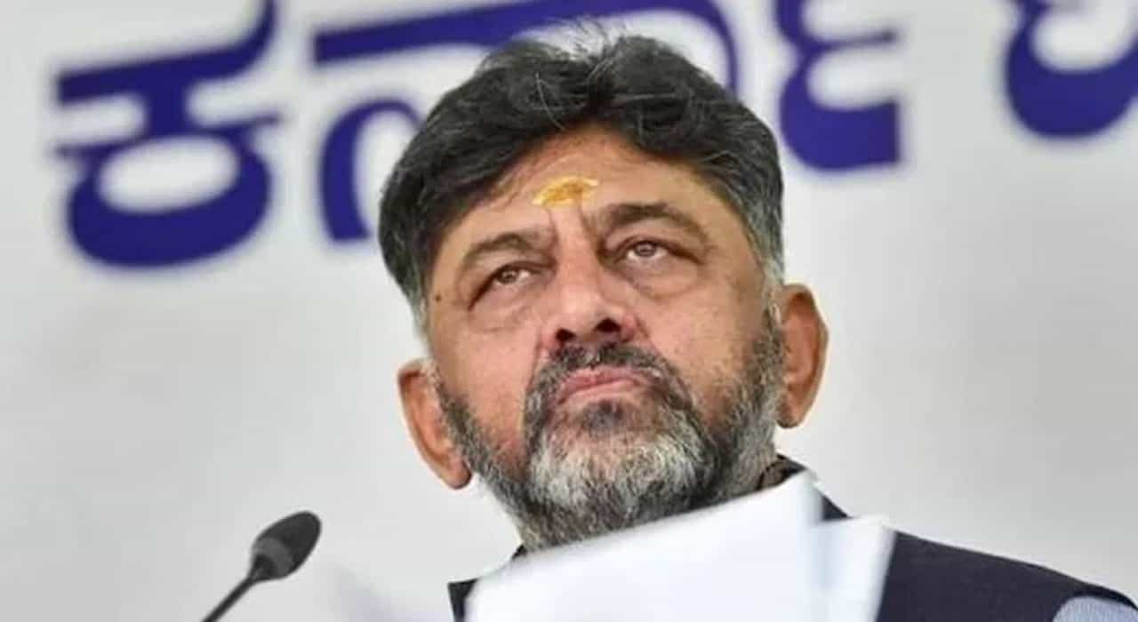 ವಿವಾದದ ಸುಳಿವು; ಬಾರ್ ಕೌನ್ಸಿಲ್ ಕಾರ್ಯಕ್ರಮದ ಆಹ್ವಾನ ಪತ್ರಿಕೆಯಿಂದ ಡಿಕೆ ಶಿವಕುಮಾರ್ ಹೆಸರು ತೆರವು ವಿವಾದದ ಸುಳಿವು; ಬಾರ್ ಕೌನ್ಸಿಲ್ ಕಾರ್ಯಕ್ರಮದ ಆಹ್ವಾನ ಪತ್ರಿಕೆಯಿಂದ ಡಿಕೆ ಶಿವಕುಮಾರ್ ಹೆಸರು ತೆರವು