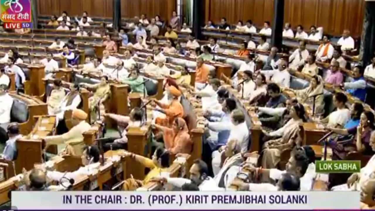 ದತ್ತಾಂಶ ಸಂರಕ್ಷಣಾ ಮಸೂದೆಗೆ ಲೋಕಸಭೆಯಲ್ಲಿ ಅಂಗೀಕಾರ; ಏನಿದು ಡೇಟಾ ಪ್ರೊಟೆಕ್ಷನ್ ಬಿಲ್? ದತ್ತಾಂಶ ಸಂರಕ್ಷಣಾ ಮಸೂದೆಗೆ ಲೋಕಸಭೆಯಲ್ಲಿ ಅಂಗೀಕಾರ; ಏನಿದು ಡೇಟಾ ಪ್ರೊಟೆಕ್ಷನ್ ಬಿಲ್?