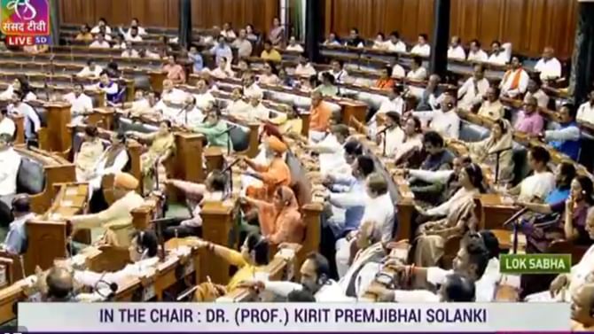 ದತ್ತಾಂಶ ಸಂರಕ್ಷಣಾ ಮಸೂದೆಗೆ ಲೋಕಸಭೆಯಲ್ಲಿ ಅಂಗೀಕಾರ; ಏನಿದು ಡೇಟಾ ಪ್ರೊಟೆಕ್ಷನ್ ಬಿಲ್? ದತ್ತಾಂಶ ಸಂರಕ್ಷಣಾ ಮಸೂದೆಗೆ ಲೋಕಸಭೆಯಲ್ಲಿ ಅಂಗೀಕಾರ; ಏನಿದು ಡೇಟಾ ಪ್ರೊಟೆಕ್ಷನ್ ಬಿಲ್?