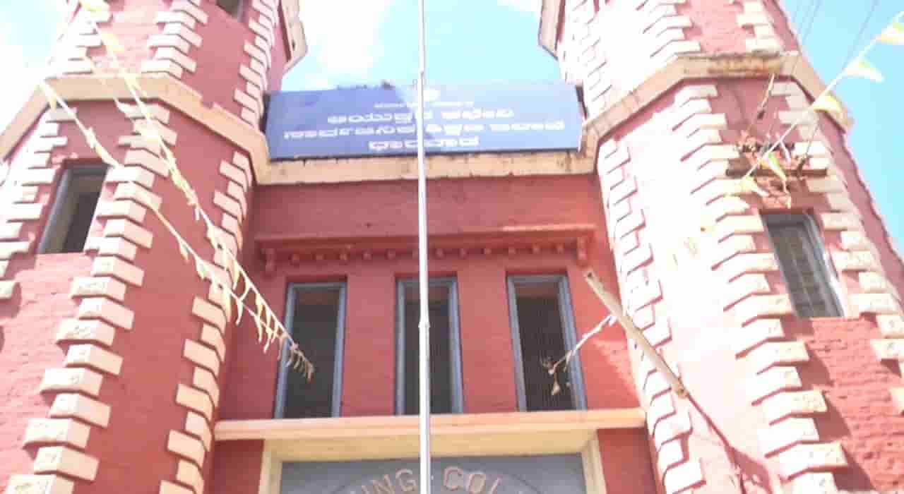 ಹೆಸ್ಕಾಂನ ವಿದ್ಯುತ್ ಗ್ರಿಡ್ ವಿವಾದ: ಧಾರವಾಡದ ಪಾರಂಪರಿಕಾ ಕಟ್ಟಡಗಳಿಗೆ ಧಕ್ಕೆ ಆತಂಕ